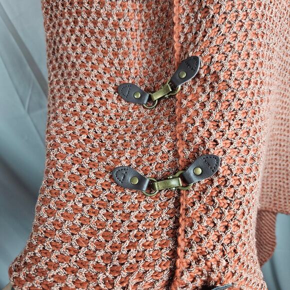 Simply Noelle Rust Knit Buckle Poncho Boho Fall Cape Wrap One Size Cozy Layer - Picture 7 of 10